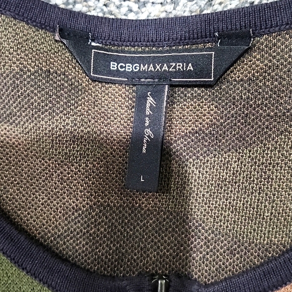 BCBG Maxazria Camo Zip Front Peplum Sweater Size L - Picture 2 of 2